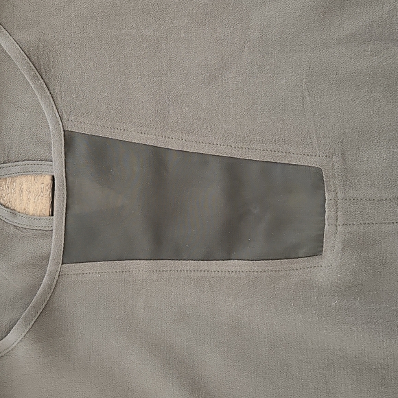 Doe & Rae Olive Green Blouse Size Medium - Picture 3 of 11